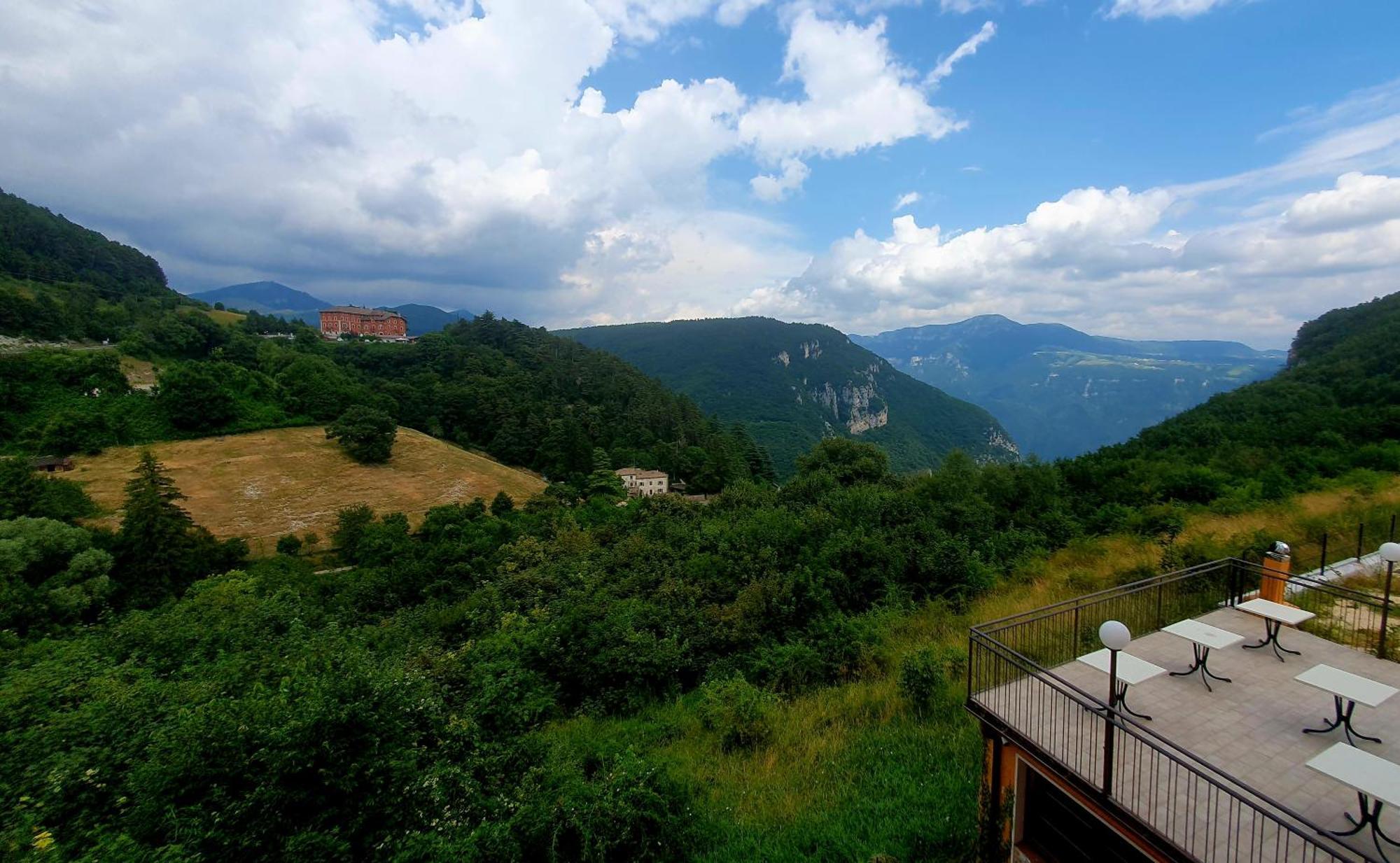 Hotel Serena Spiazzi Di Caprino Zewnętrze zdjęcie